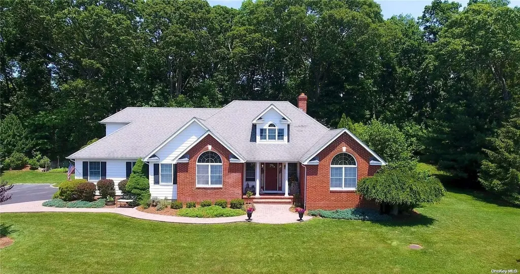 64 Cambridge Court Wading River NY 11792