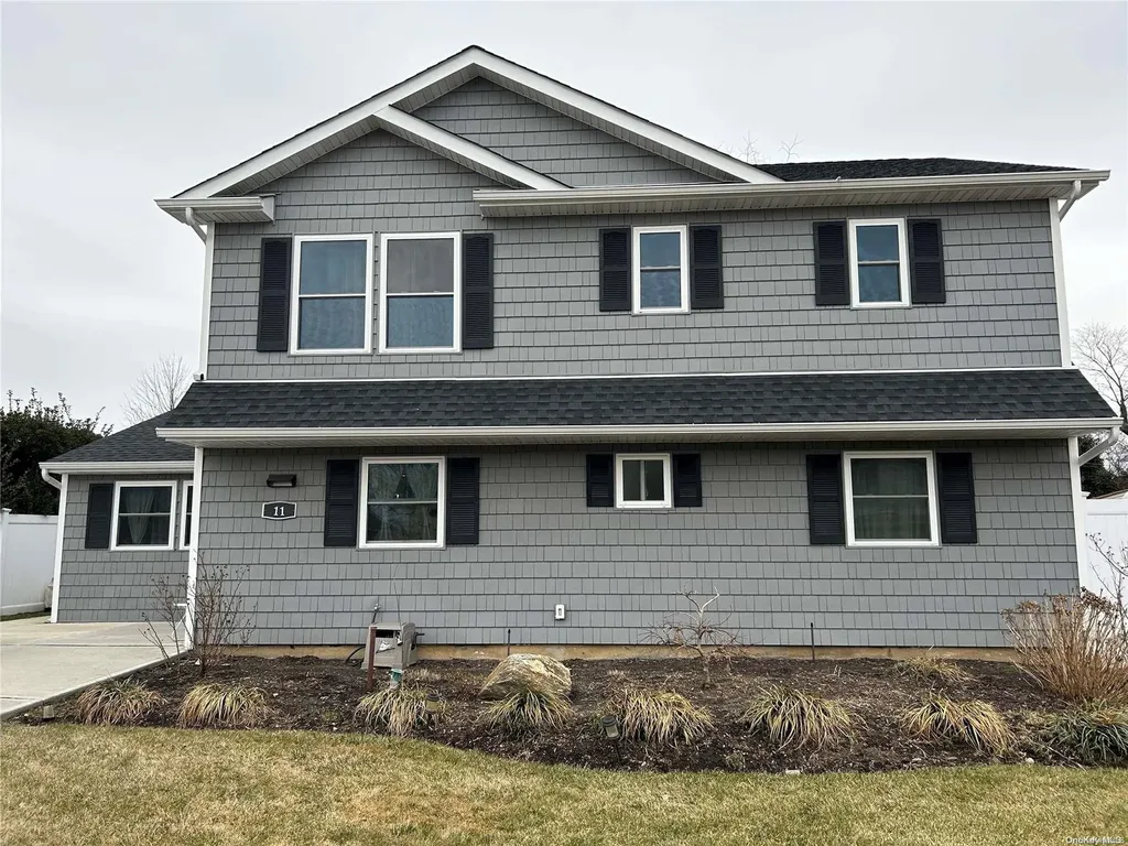 11 Bunker Lane Hicksville NY 11801