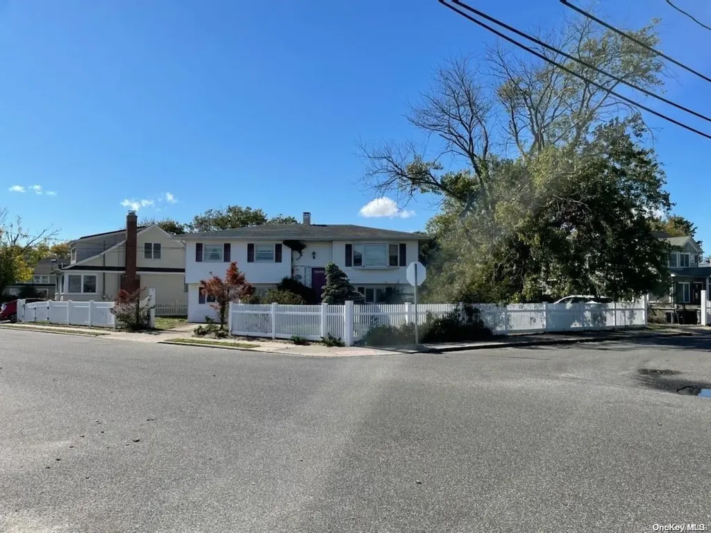 21 Grandview Drive Blue Point NY 11715