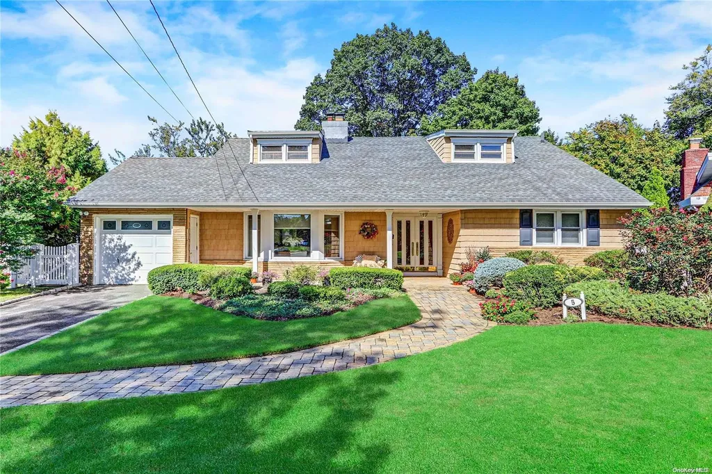 5 Gold Circle Malverne NY 11565
