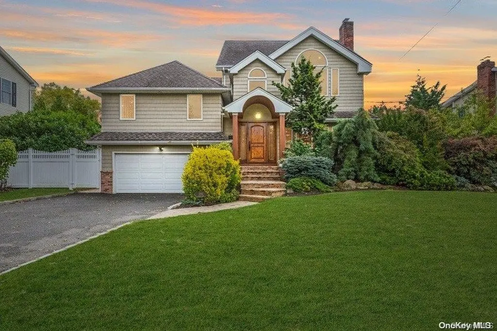 2052 Byron Road Merrick NY 11566