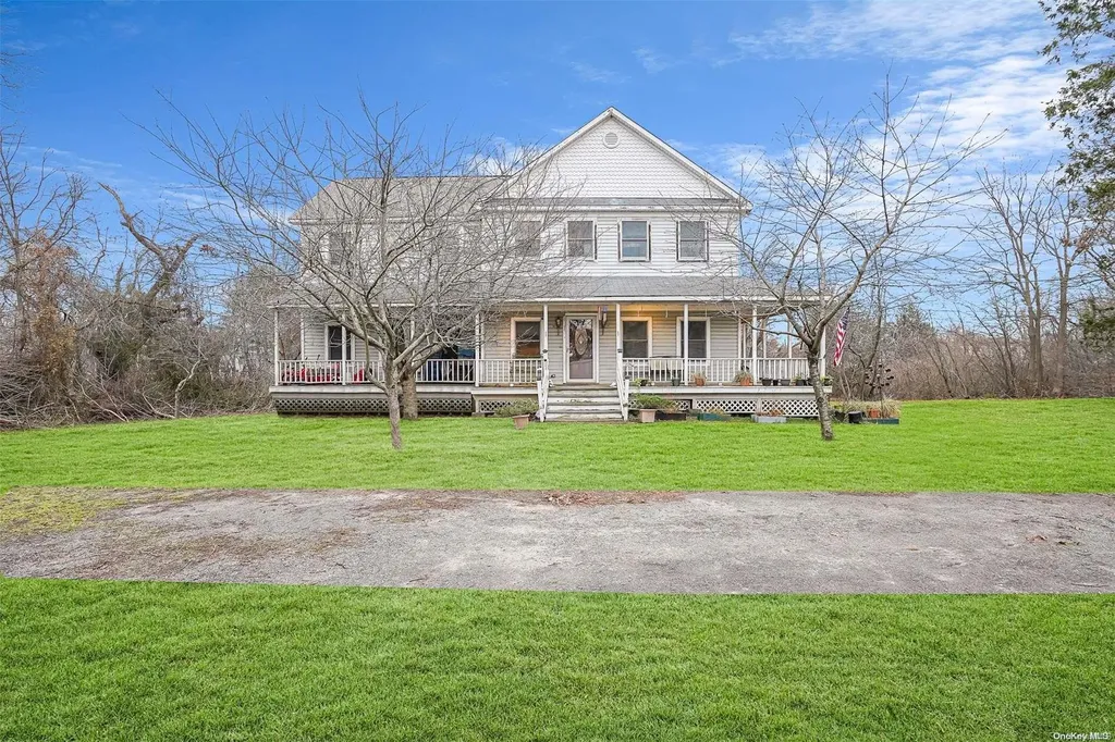 47 Levant Avenue Babylon NY 11702