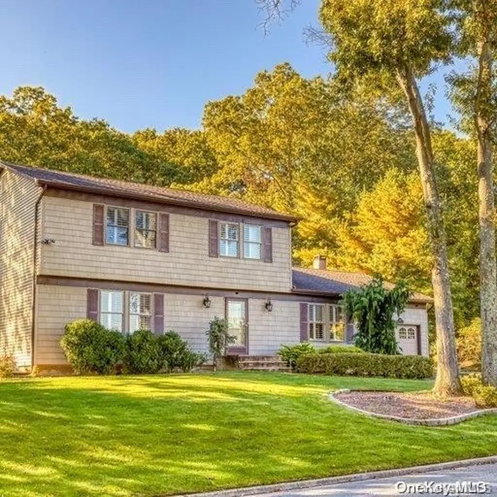 100 Stonehurst Lane Dix Hills NY 11746