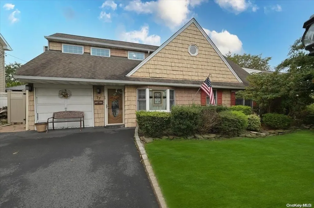 77 Ramble Lane Levittown NY 11756
