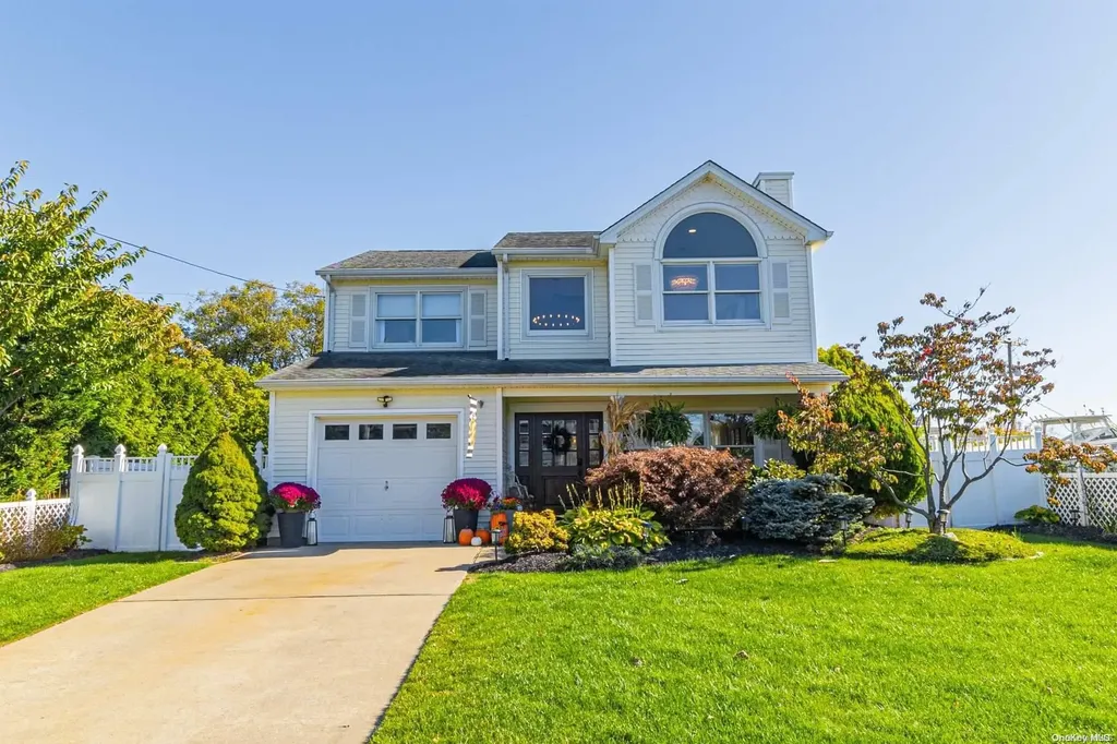 23 Burnett Avenue Bay Shore NY 11706
