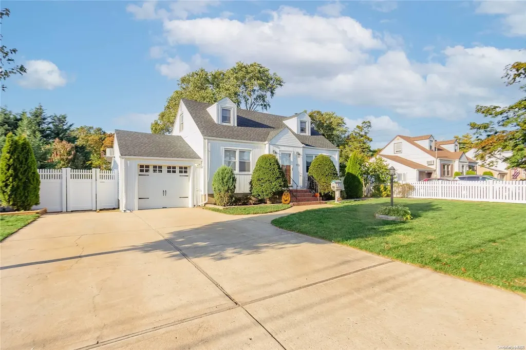 618 12th Street West Babylon NY 11704