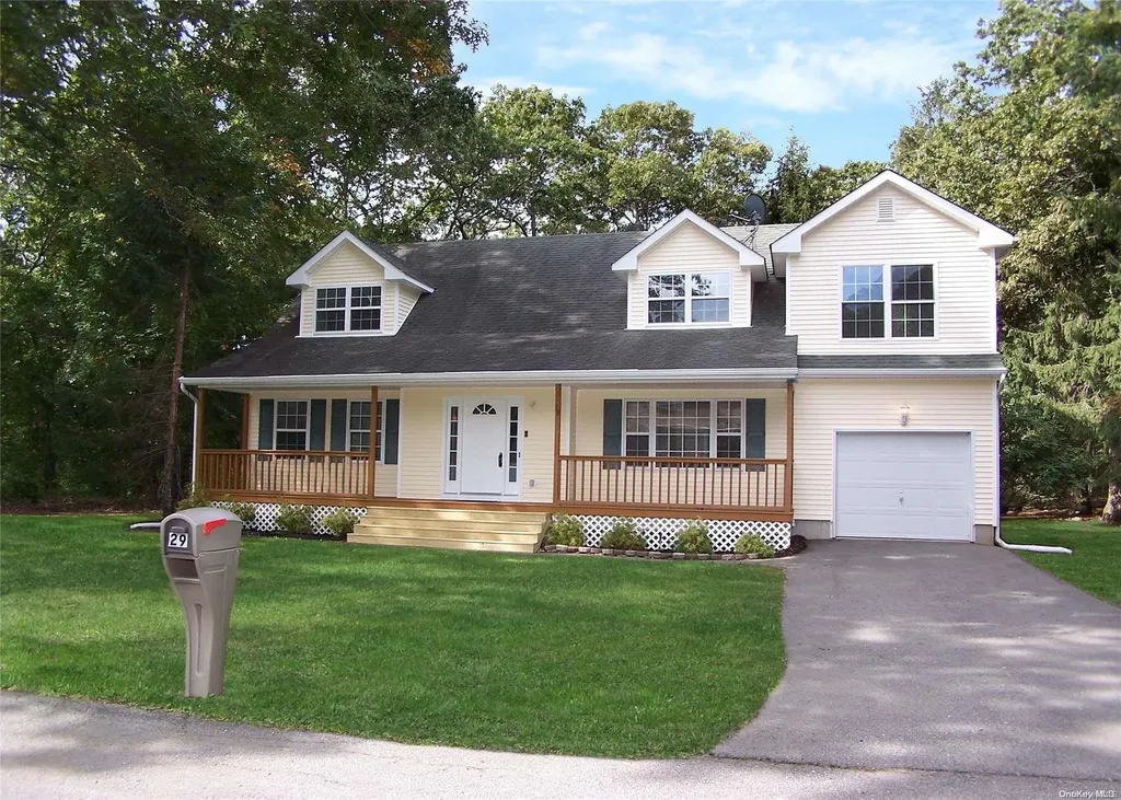 29 Whiskey Road Coram NY 11727
