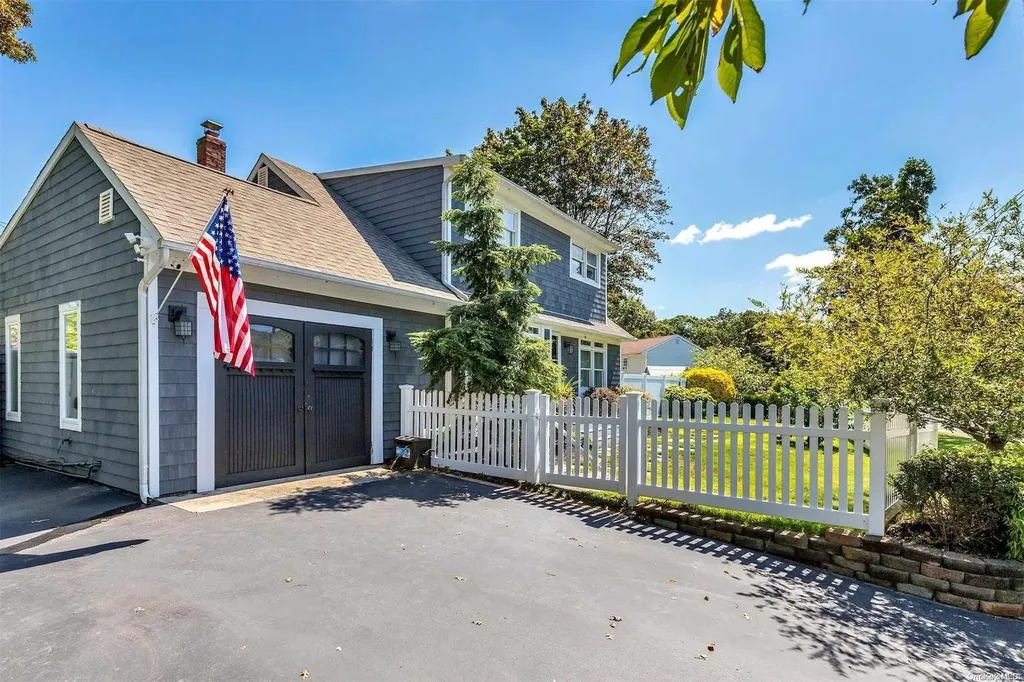 517 Waverly Avenue Patchogue NY 11772