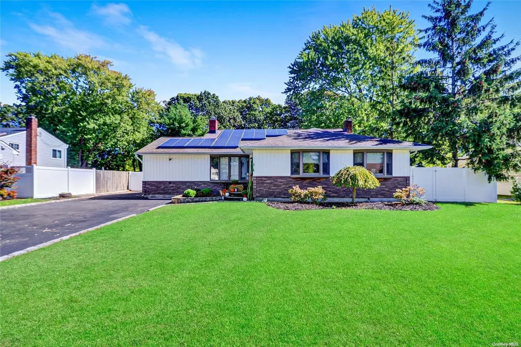 979 Gardiner Drive Bay Shore NY 11706