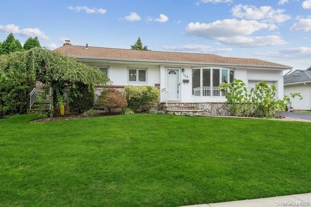 152 Sutton Drive Plainview NY 11803