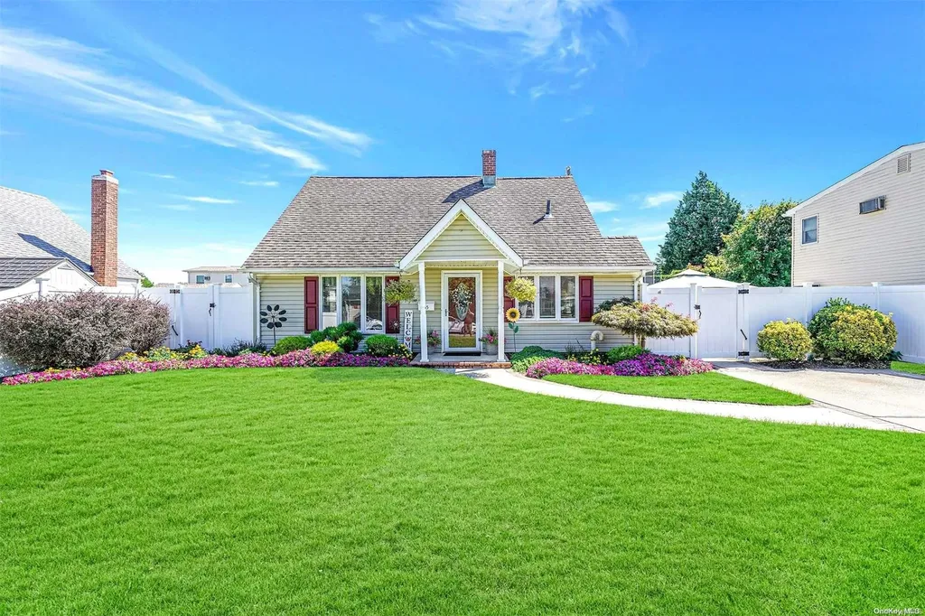 55 Crabtree Lane Levittown NY 11756