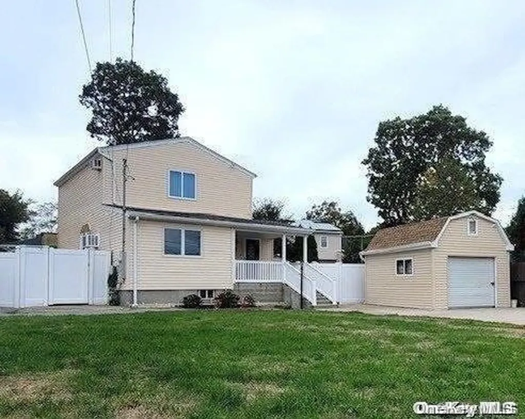 76 Wright Avenue Deer Park NY 11729