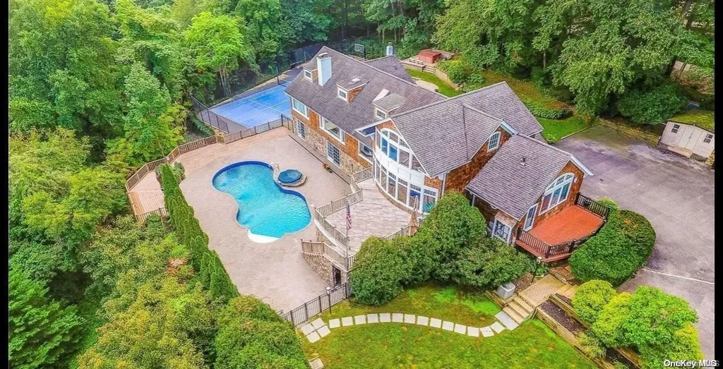 11 Overbrook Drive Centerport NY 11721