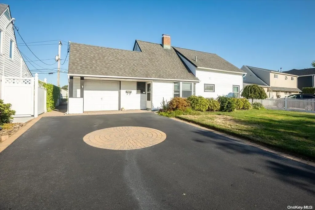 89 Shepherd Lane Levittown NY 11756