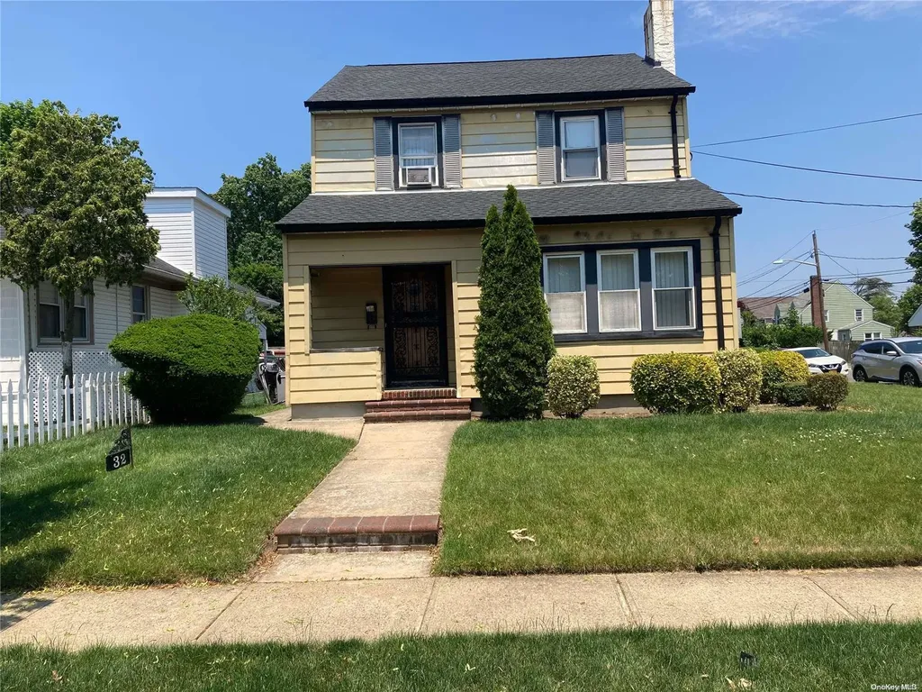 32 Evans Avenue Freeport NY 11520