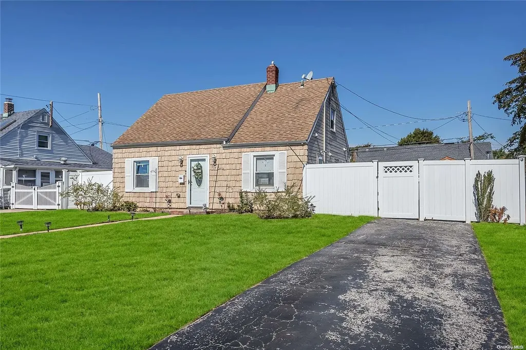 57 Needle Lane Levittown NY 11756