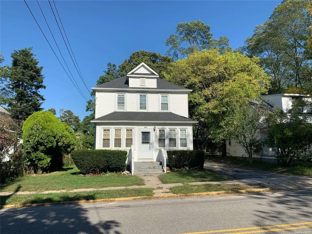 334 Maple Avenue Riverhead NY 11901