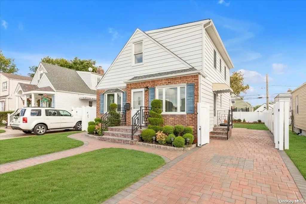 20 Robert Avenue Elmont NY 11003