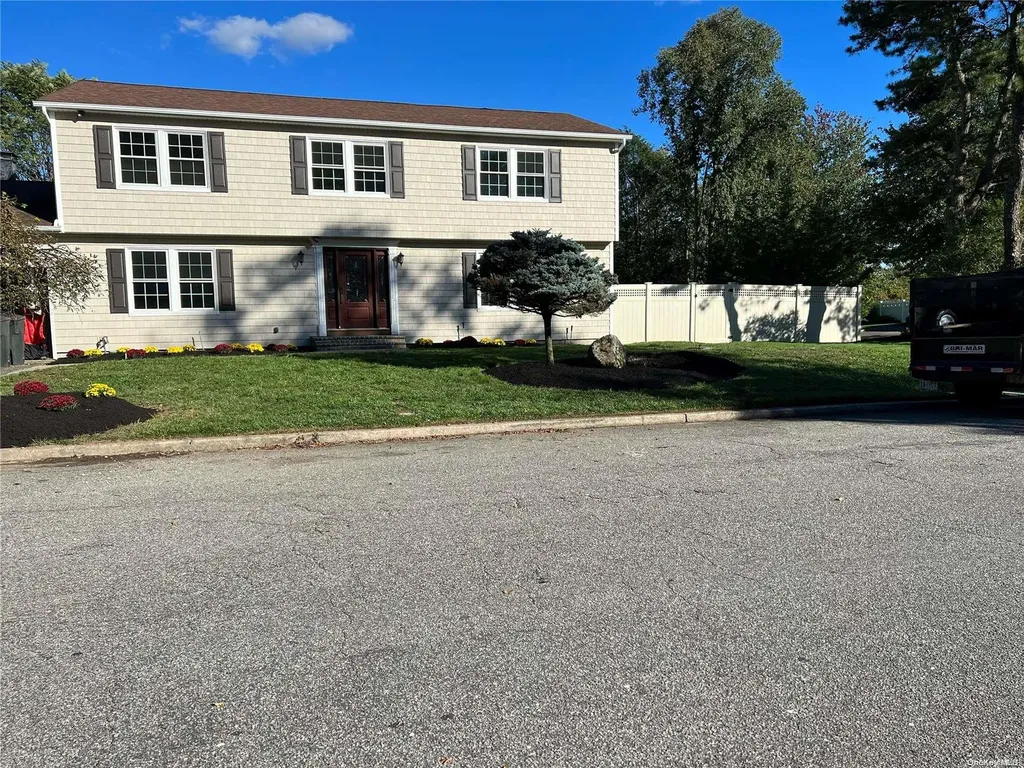 75 Stonehurst Lane Dix Hills NY 11746