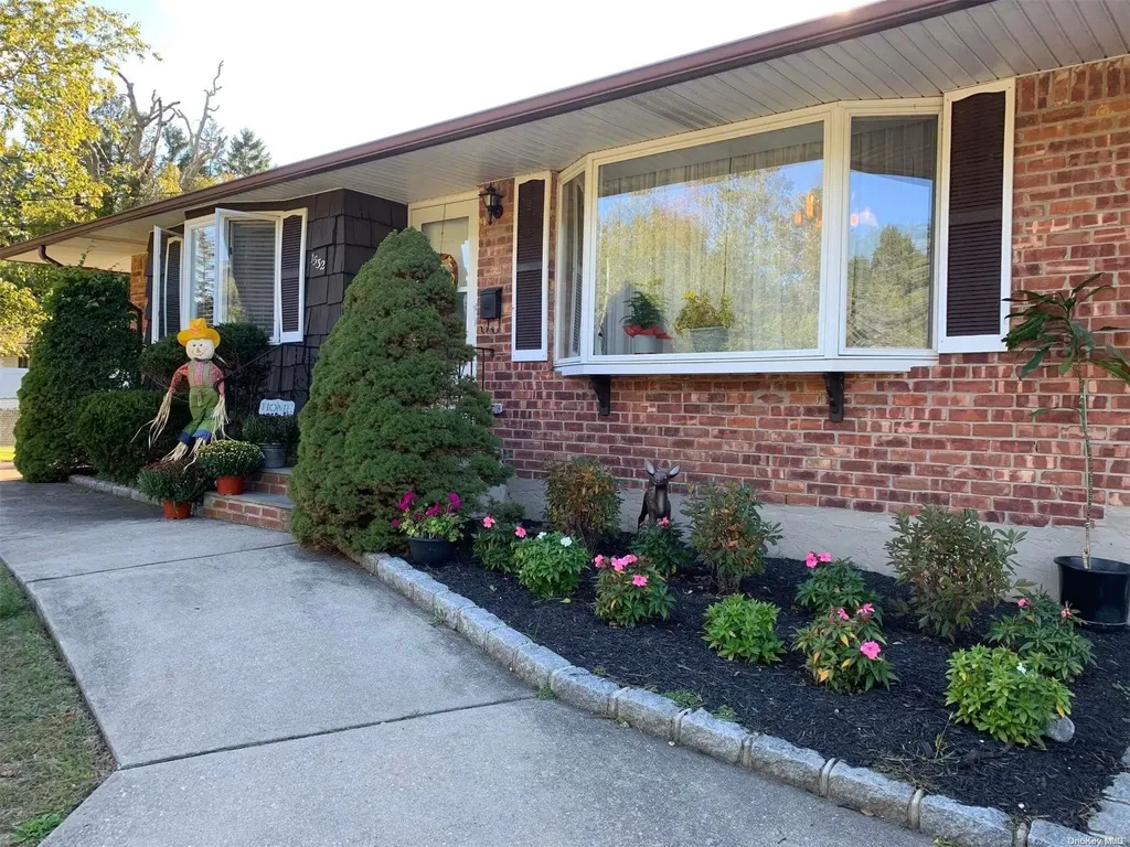 1532 Pine Acres Boulevard Bay Shore NY 11706