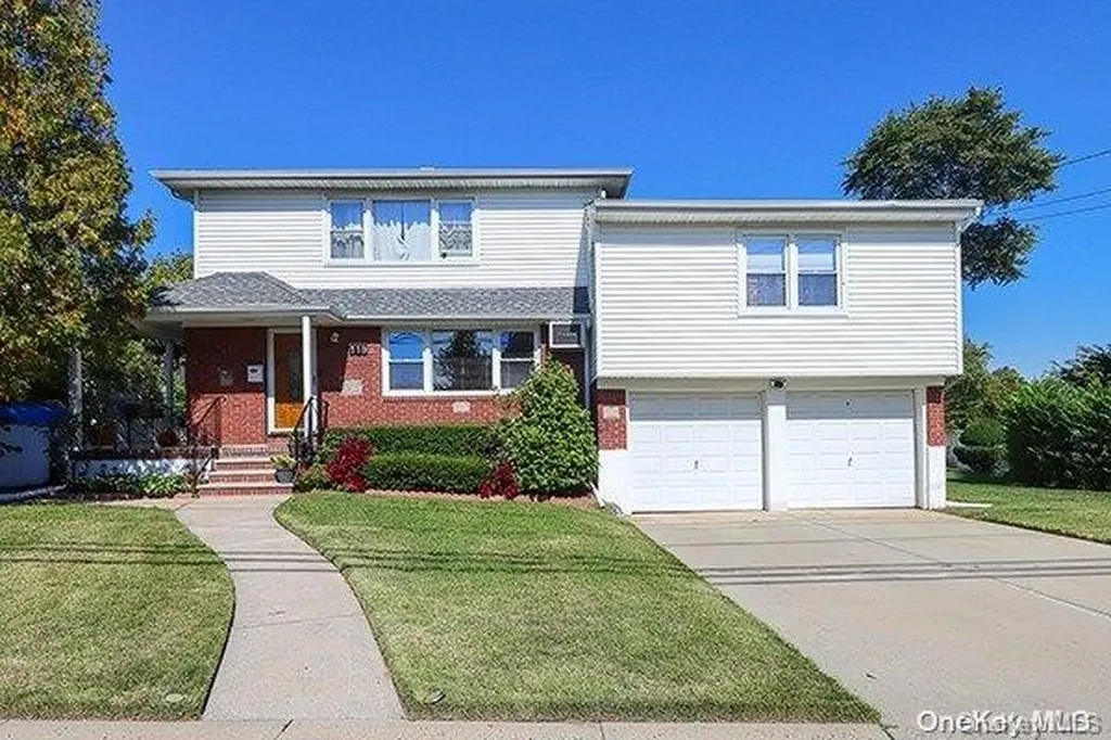 119 Northumberland Gate Lynbrook NY 11563