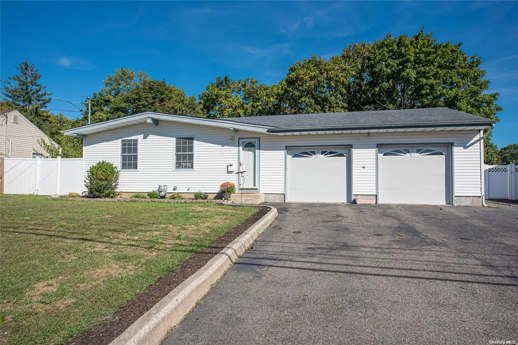 28 Midday Drive Centereach NY 11720