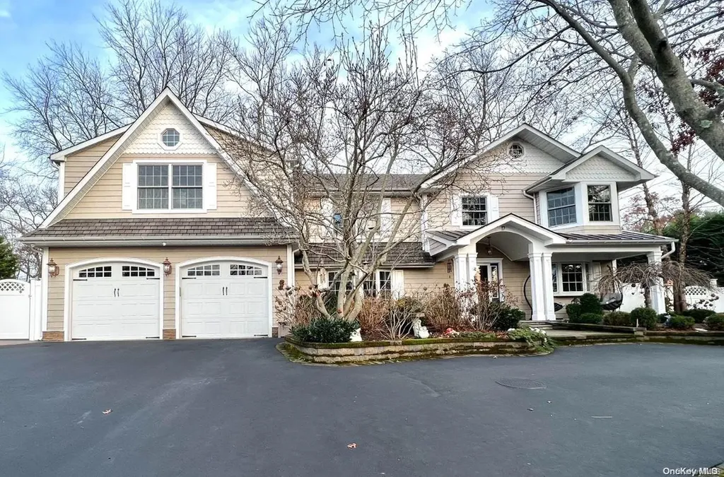 17 Hartwell Drive Mount Sinai NY 11766