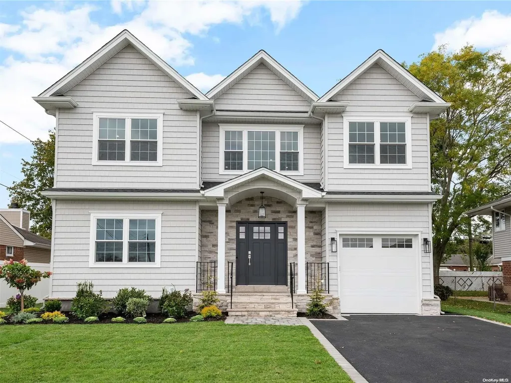 231 Floral Avenue Plainview NY 11803