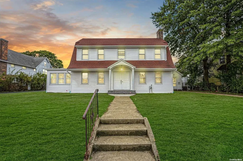 32 Nassau Place Hempstead NY 11550