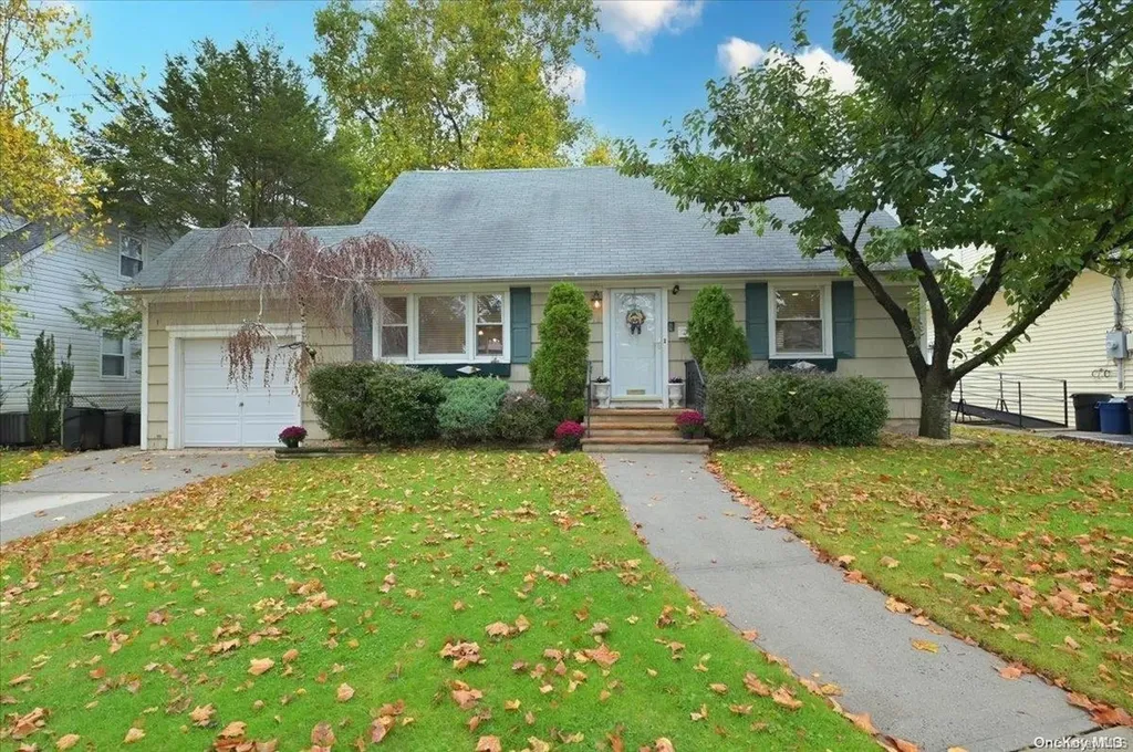 78 Garden Drive Albertson NY 11507