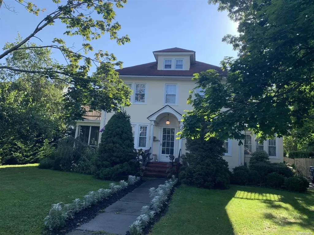 25 Bayview Avenue Islip NY 11751