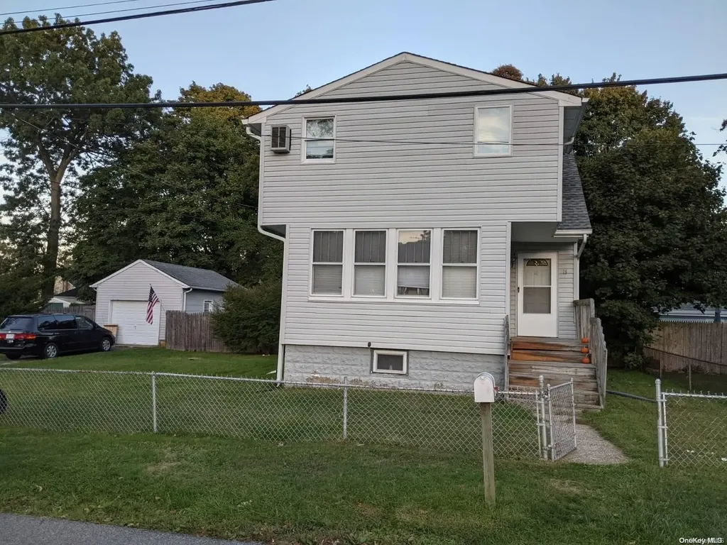 15 Weichers Place Ronkonkoma NY 11779