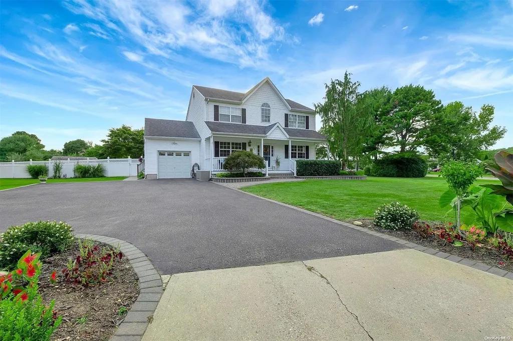 59 E Greentree Drive Medford NY 11763