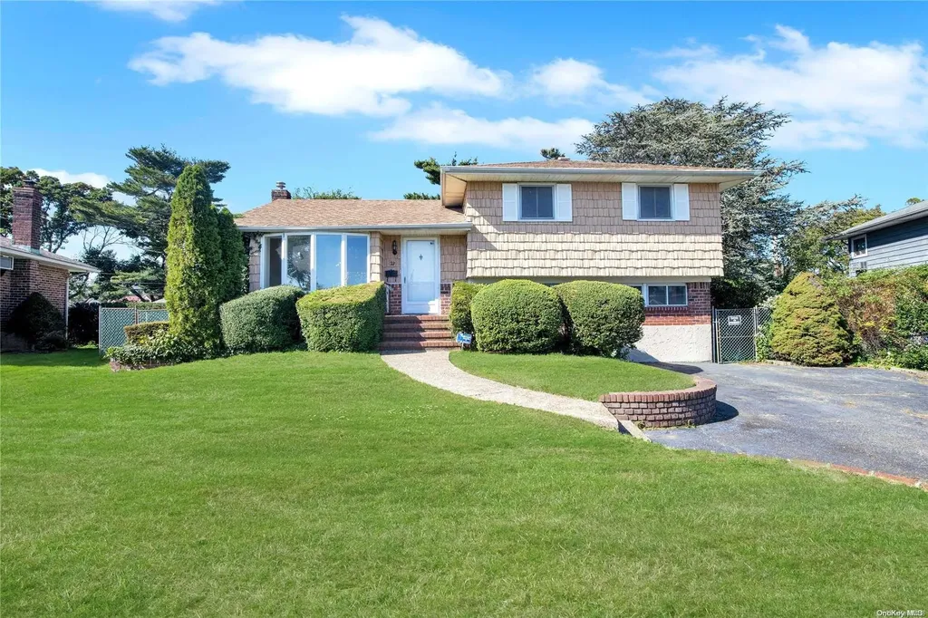23 Lee Drive Farmingdale NY 11735