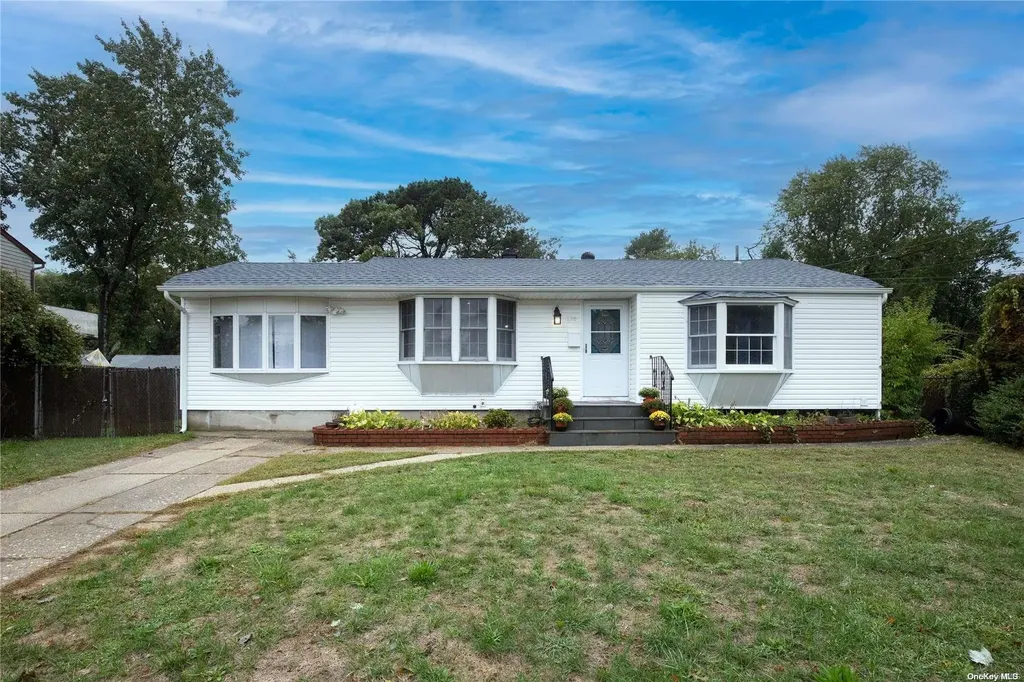 176 Whitetail Lane Central Islip NY 11722