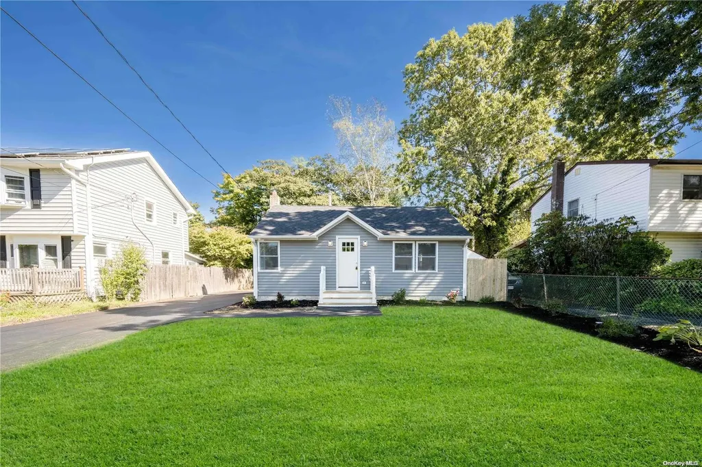 1427 N Windsor Avenue Bay Shore NY 11706