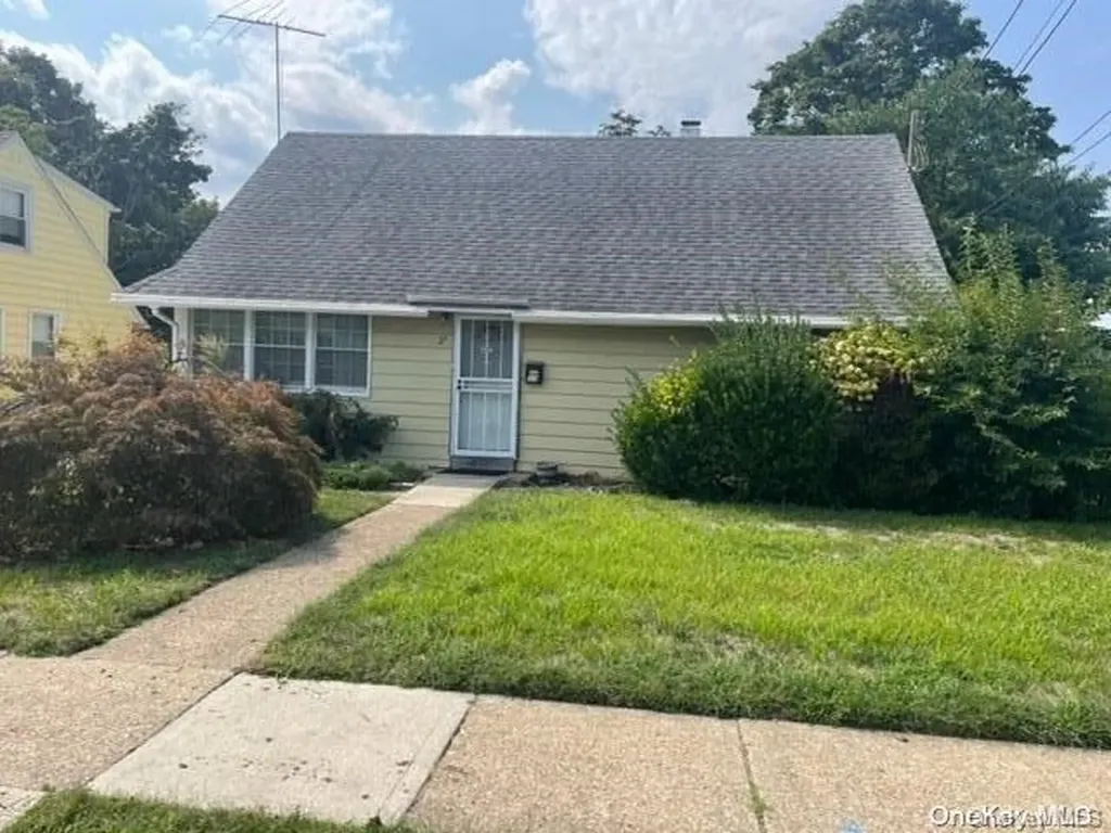 27 Myrtle Avenue Hempstead NY 11550