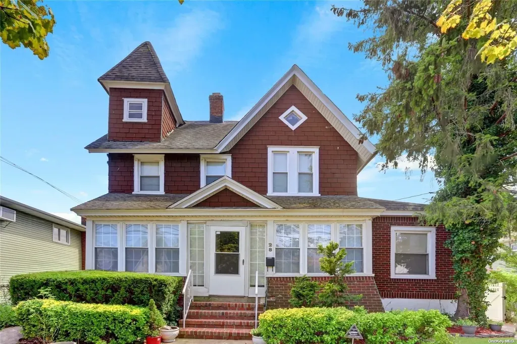 28 E Seaman Avenue Freeport NY 11520