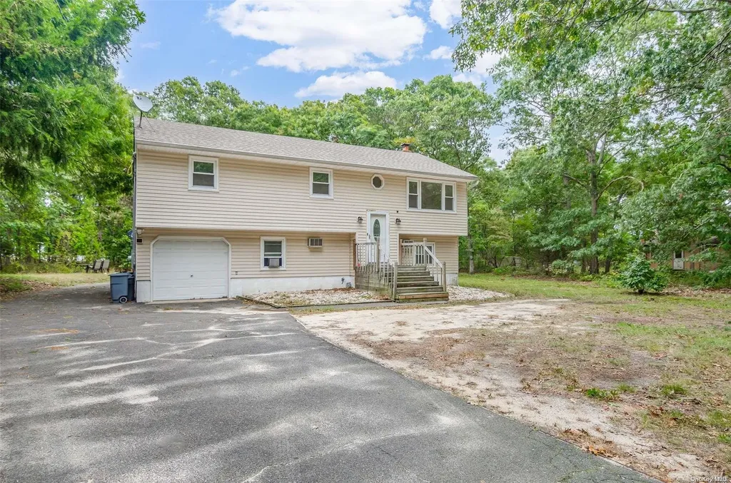 221 Oxhead Road Centereach NY 11720
