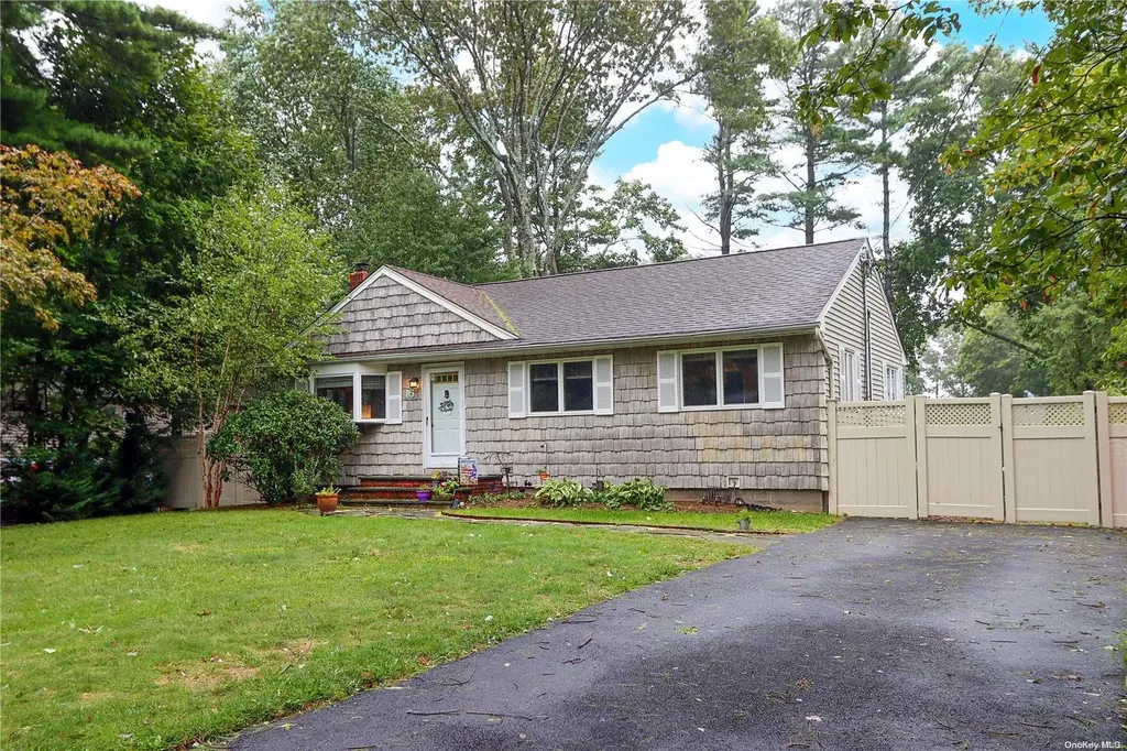 16 Fox Lane Shoreham NY 11786