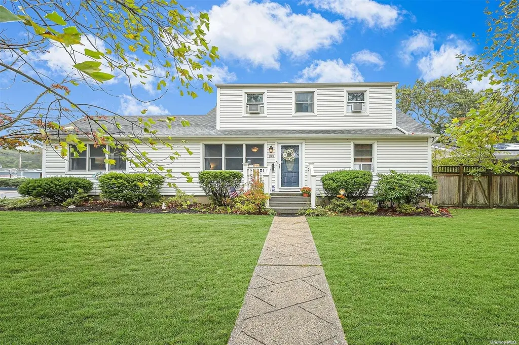 199 Phyllis Drive Patchogue NY 11772