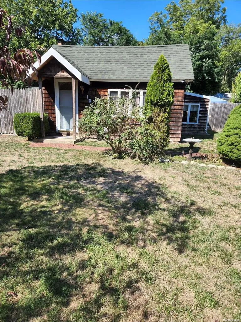 19 Swan River Street Patchogue NY 11772