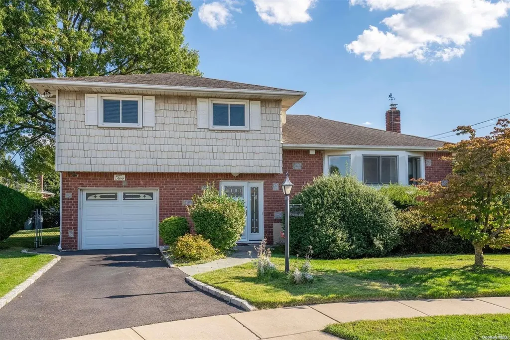 2 Nutley Court Plainview NY 11803