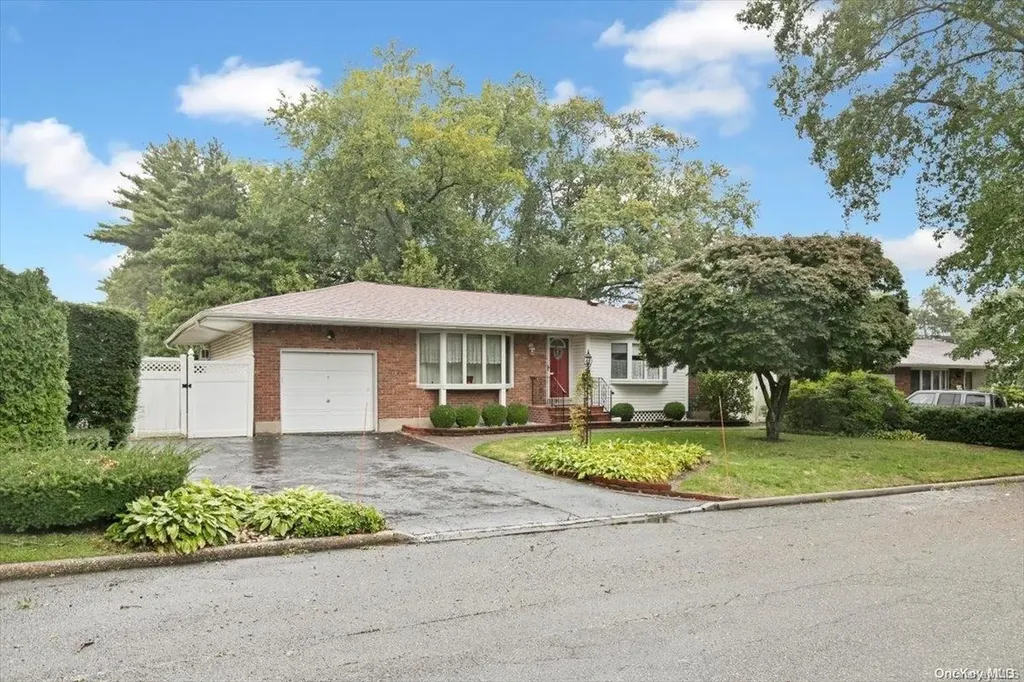 15 Sheldon Place Commack NY 11725