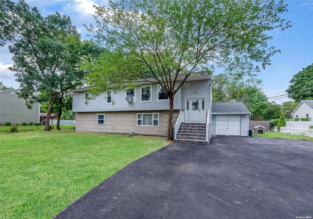 1840 Heckscher Avenue Bay Shore NY 11706