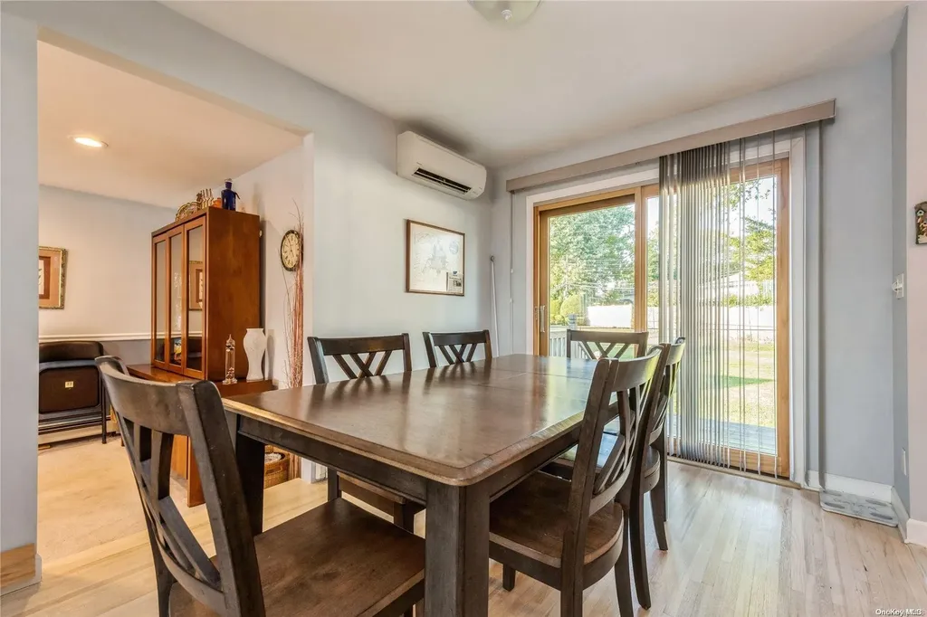 210 Floral Avenue Plainview NY 11803
