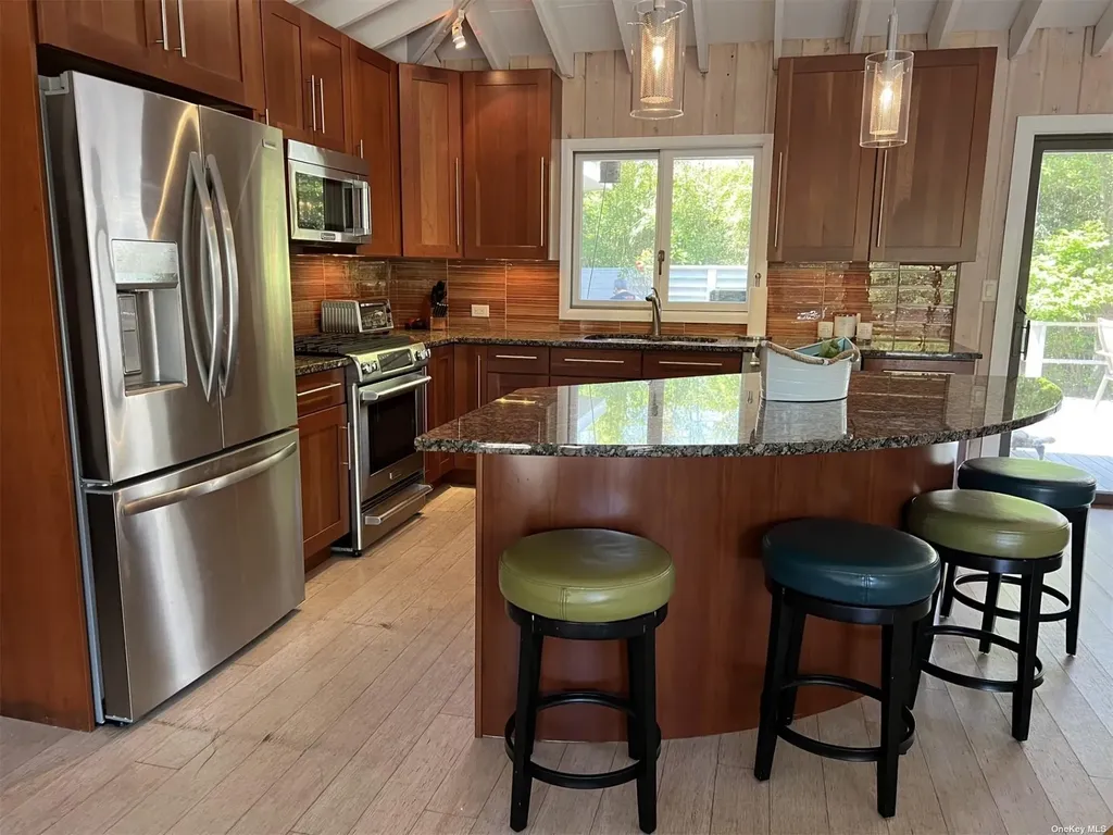 37 Kelp Walk Seaview NY 11770