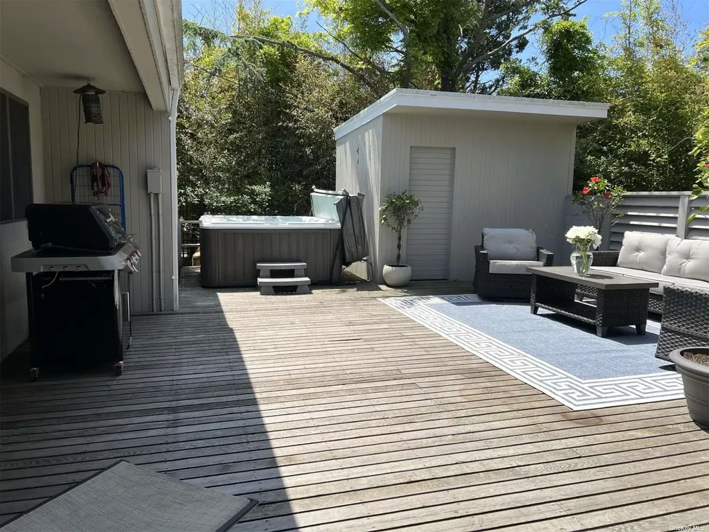 37 Kelp Walk Seaview NY 11770