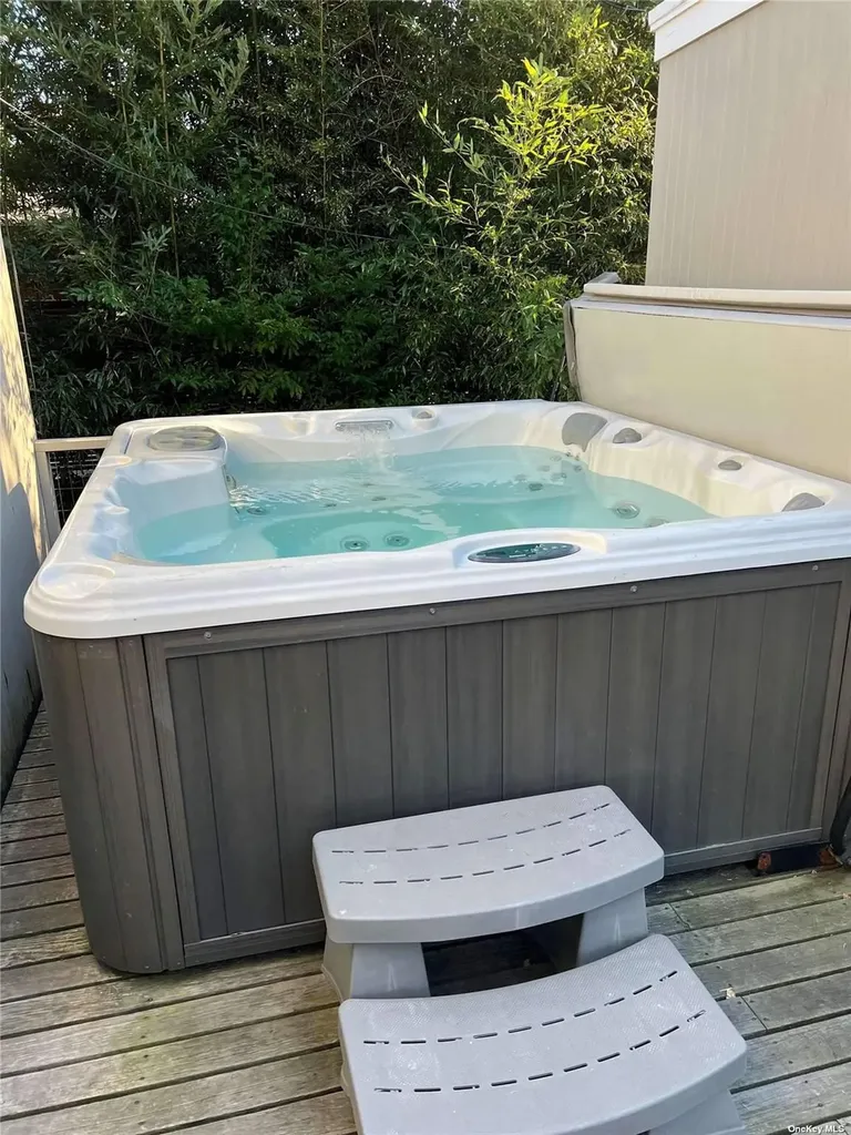 37 Kelp Walk Seaview NY 11770
