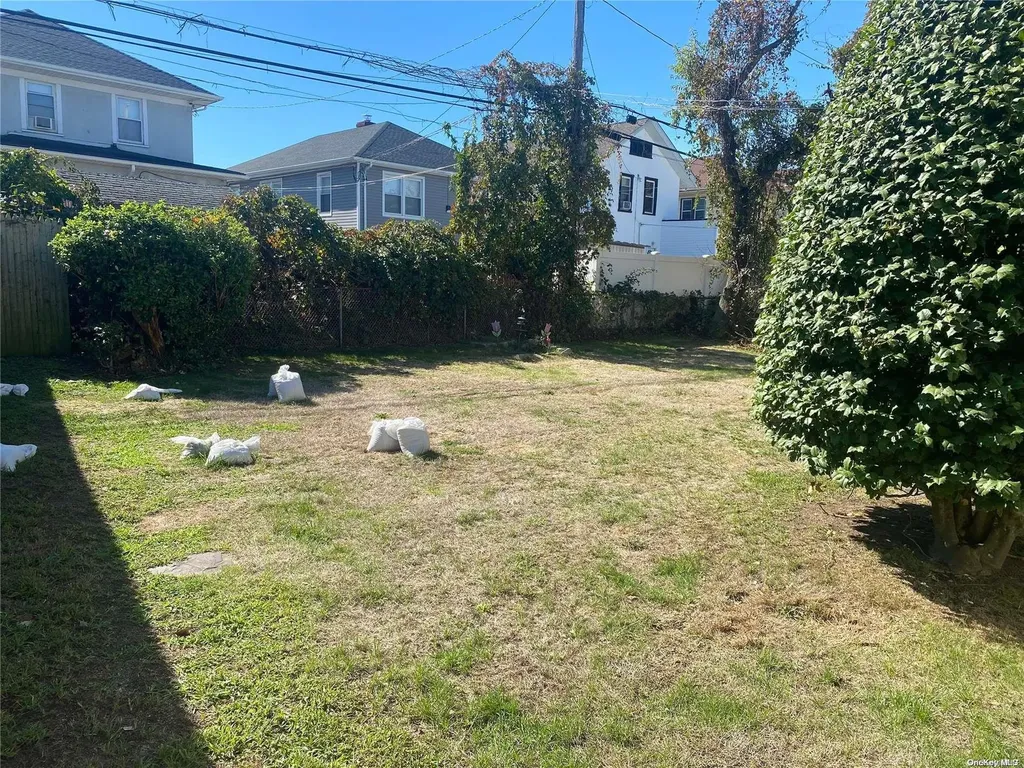 16 E Pine Street Long Beach NY 11561